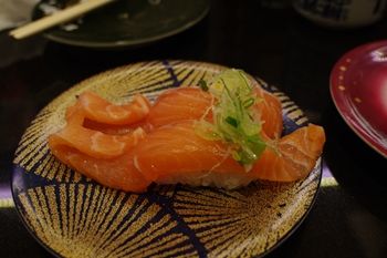 横浜にある回転寿司のお店「回し寿司 活」のお寿司