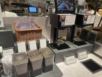 横浜センター北にある「イタリアン リゾート ペルティカ」の店内