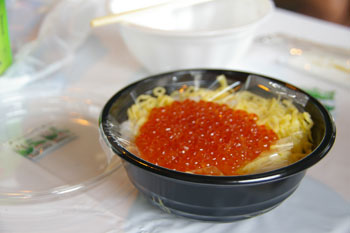 横浜市場まつりのいくら丼