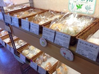 東京渋谷にある天然酵母のパン屋「パン工房 ドラゴーネ」の店内