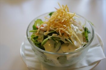 横浜元町・中華街のカフェ「レイジー スターフィッシュ」のサラダ