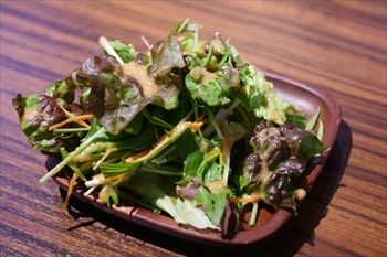 横浜元町にある「ゼット ザ・ウエスト&グリル」のサラダ