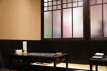 川崎武蔵小杉にあるお好み焼き屋「ぎゅんた」の店内