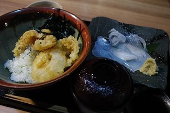 横浜赤レンガ倉庫にある「横浜イカセンター」のランチ