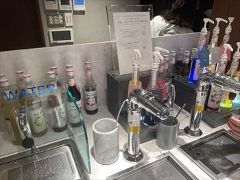 横浜センター北にある「イタリアン リゾート ペルティカ」の店内