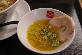 横浜大口にあるつけ麺専門店「KITCHEN TAKANO」のつけ麺