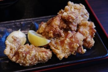 新横浜にある唐揚げ食べ放題の居酒屋「魚鶏屋」のランチ
