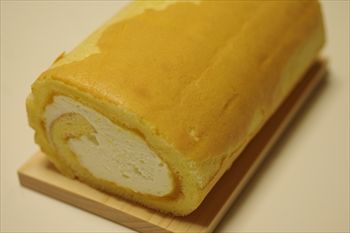 ケーキショップ「一夜城 ヨロイヅカファーム」の「一夜城ロール」