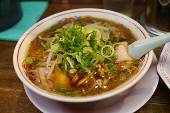 横浜センター北のにあるラーメン店「新福菜館」のラーメン
