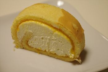 ケーキショップ「一夜城 ヨロイヅカファーム」の「一夜城ロール」
