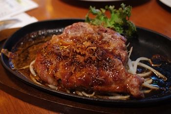 横浜東神奈川にあるダイニングバー「KUBOTA食堂」のランチ