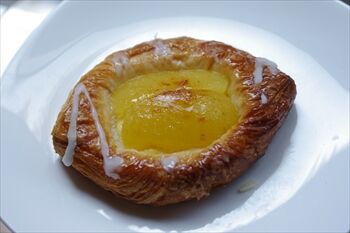 横浜日本大通りにあるカフェ「レ ザンジュ ベイ」のパン