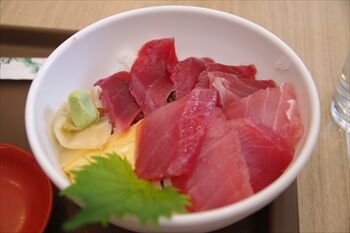 横浜桜木町にある定食屋「かねせい」のランチ