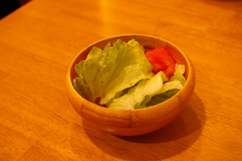 スープカレーのおいしいお店「アジョワン(ajowan)」のサラダ