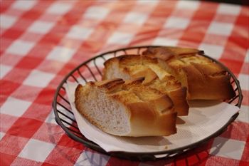 横浜妙蓮寺にあるイタリアン「レストラン ブー」のパン
