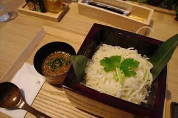 横浜元町にある「益うどん DEKETACHI」のうどん