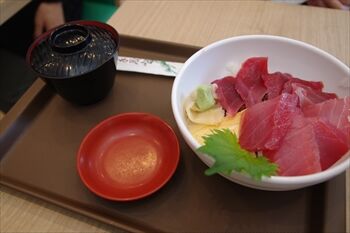 横浜桜木町にある定食屋「かねせい」のランチ