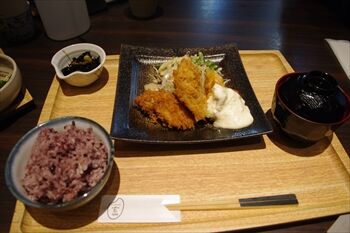 横浜みなとみらいにある定食屋「手しおごはん玄」の定食
