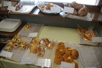 逗子にあるパン屋「Oven's(オーブンズ)」の店内