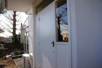 横浜山手のパン屋「ON THE DISH(オン・ザ・ディッシュ)」の外観