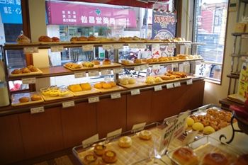 横浜白楽にあるパン屋さん「サンエトワール」の店内