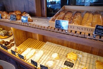 横浜元町にあるパン屋「マリンベーカリー」の店内