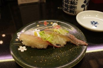 横浜にある回転寿司のお店「回し寿司 活」のお寿司