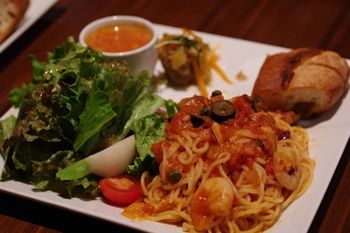横浜関内にあるダイニングバー「bond(ボンド)」のランチ