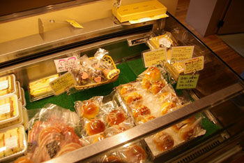横浜鶴見のおいしいパン屋さん「エスプラン」の店内