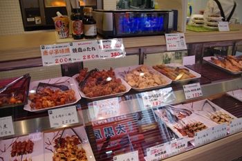 横浜綱島にある鶏肉専門店「梅や」の店内