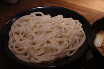 横浜石川町にあるうどん屋「かばのおうどん」の肉汁うどん