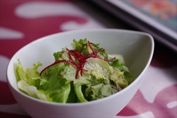 横浜仲町台にあるハワイアンカフェ「H1 CAFE」のサラダ