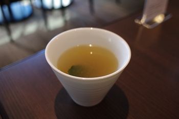 横浜日本大通りにあるカフェ「G+(ジープラス)」のスープ
