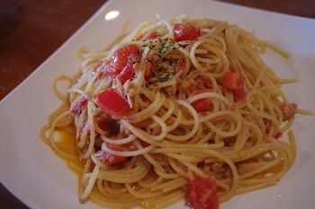 西横浜にあるカフェ「夏至茶屋」のパスタ