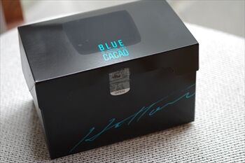 CAIL横浜にあるブルーカカオのロールケーキの箱