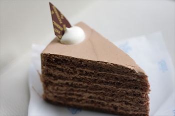 新横浜にあるイタリアンレストラン「マルデナポリ」のケーキ