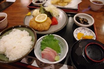 横浜西口にある居酒屋「なか一」のランチ