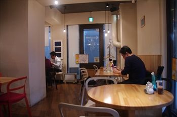 横浜センター南にある中華麺のお店「ウミガメ食堂」の店内