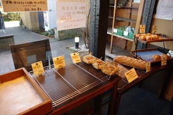 伊勢原にあるパン屋「ムール ア ラ ムール」の店内