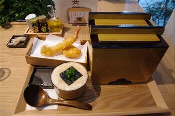 横浜元町にある「益うどん DEKETACHI」のうどん