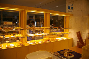 新横浜プリンスホテルのデリのお店「シェパティシェ」の店内