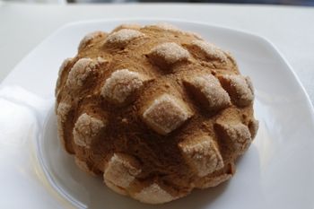 横浜白楽にあるメロンパン専門店「アルテリアベーカリー」のパン