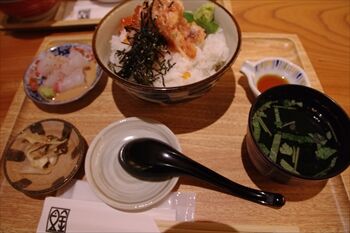 川崎にある居酒屋「川崎市民食堂魚金-西」のランチ