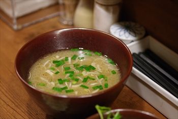 横浜東神奈川にあるつけ麺店「イツワ製麺所食堂」のつけ麺