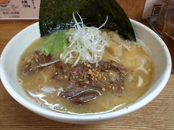 横浜菊名にあるラーメン店「丹行味素 閑散」のラーメン