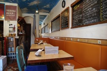 横浜妙蓮寺にあるイタリアンレストラン「レストラン ブー」の店内