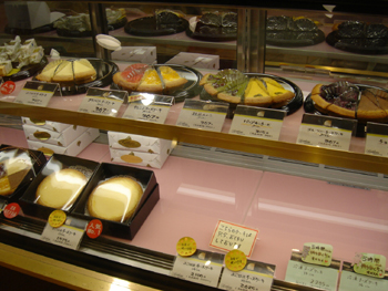 ガトーよこはま 横浜ワールドポーターズ店のショーケース