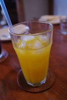 西横浜にあるカフェ「夏至茶屋」のマンゴージュース