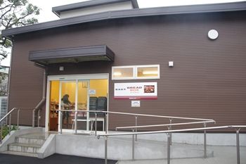 北新横浜にあるパン屋さん「ブレッドボックス」の外観