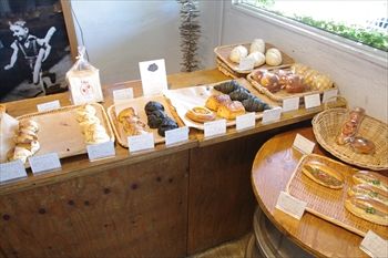 横浜みなとみらいにあるパン屋「横浜ロータス」の店内